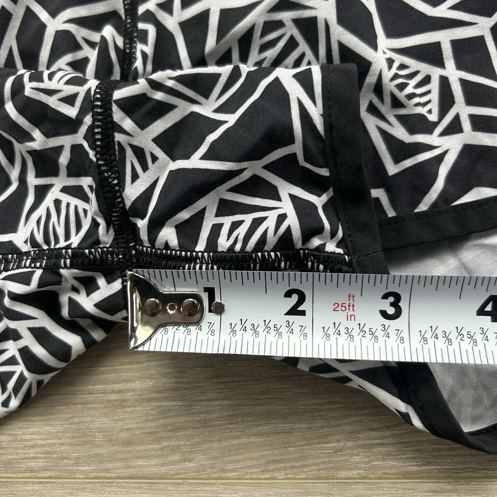 Lululemon Size 6 Run Speed‎ Up Short Black White Posey Miss Mosaic Floral Print